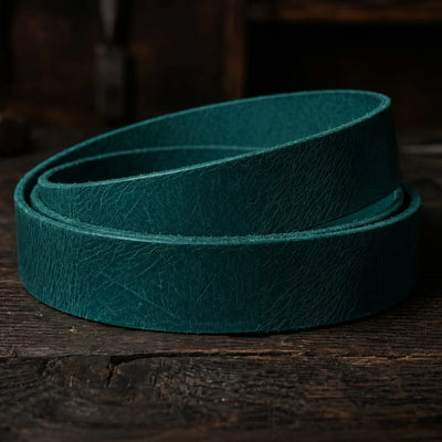 Striscia di cuoio Buffalo - Handwax - 3,5-4mm, 140cm, 33/38mm - Turchese – CraftPoint